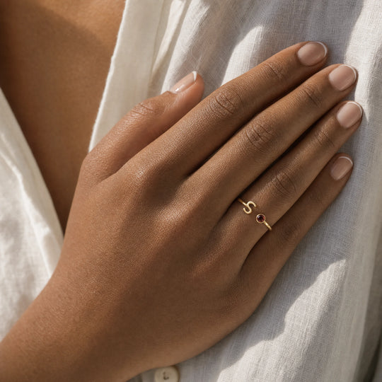 Customer wearing the Cordelia Family Ring